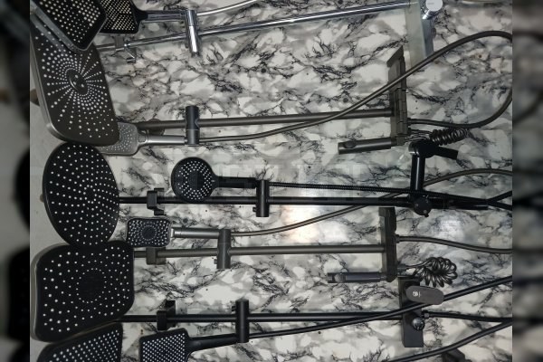 Stylish Onyx Shower Ensemble