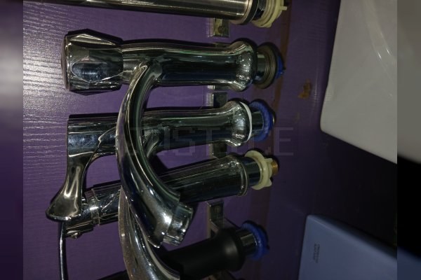 Gleaming Chrome Washbasin Faucet