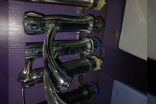 Shiny Chrome Sink Faucet