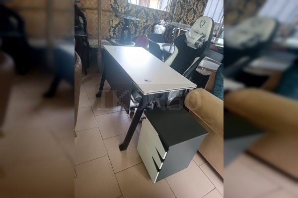 Stylish Gaming Chair and Work Desk Combo