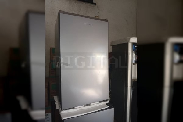 Hisense mini fridge for tight spaces